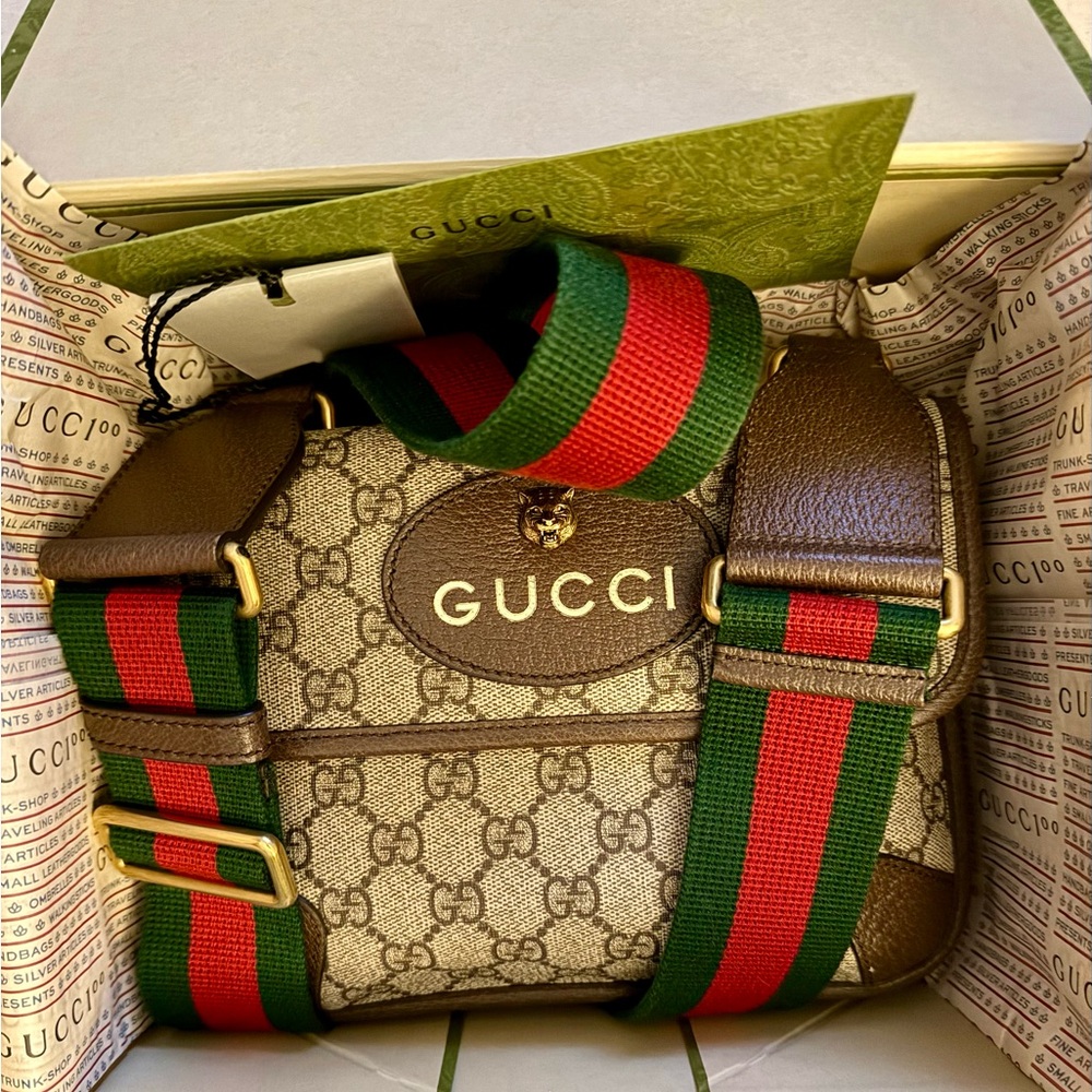 Neo Vintage small messenger bag - barely worn!